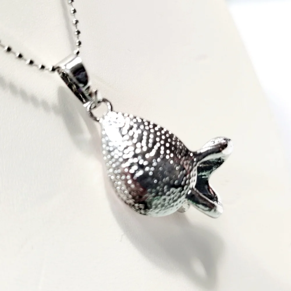 Necklace with Teardrop shaped Pendant